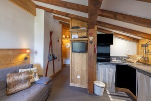 Télévision, lecteur de DVD, chaîne hi-fi