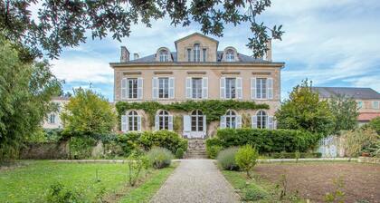 Country House 'La Maison De Maître' with Private Pool, Private Terrace and Wi-Fi