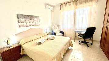 2 Schlafzimmer, BĂŒgeleisen/BĂŒgelbrett, kostenloses WLAN, BettwĂ€sche