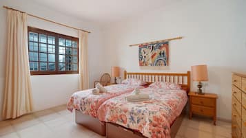 3 chambres, fer et planche à repasser, Wi-Fi gratuit, draps fournis