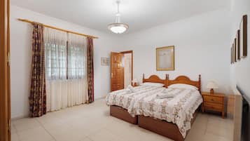 3 dormitorios, tabla de planchar con plancha, wifi gratis y ropa de cama