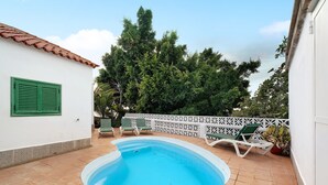 A swimming pool with a white tiled deck, green shutters, and a white fence. - Vacation Home 'Biofinca Las Dulces Villa Alma' with Sea View, Pool & Wi-Fi (Guia de Isora)