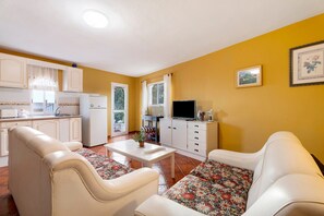 TV - 'Biofinca Las Dulces Casa Almita' with Sea View, Private Terrace and Wi-Fi (Guia de Isora)