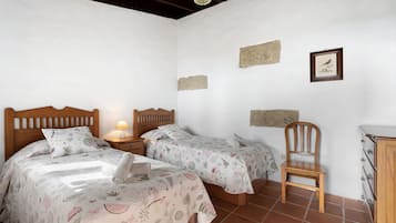 2 dormitorios, tabla de planchar con plancha, wifi gratis y ropa de cama