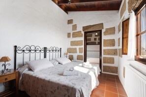 2 habitaciones, tabla de planchar con plancha y wifi gratis 