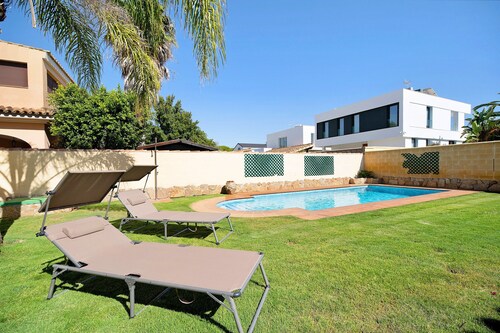 Holiday Home 'Chalet with Pool in La Barrosa' with Private Pool, Private Terrace and Wi-Fi