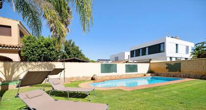 Holiday Home 'Chalet with Pool in La Barrosa' with Private Pool, Private Terrace and Wi-Fi