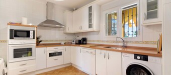 Holiday Home 'Chalet with Pool in La Barrosa' with Private Pool, Private Terrace and Wi-Fi