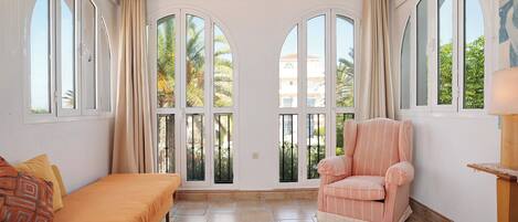 Televisie en een open haard