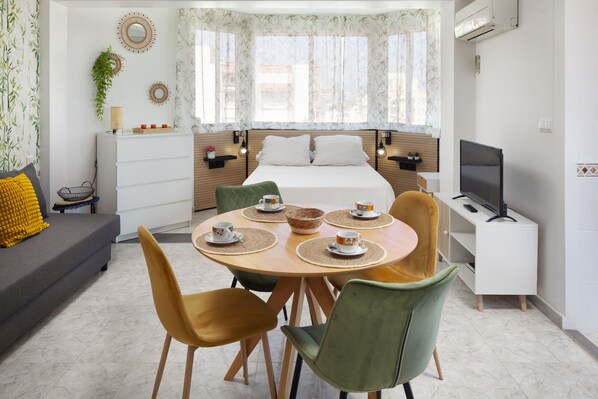 Interior - Studio Apartment 'Torre Del Mar' with Sea View, Wi-Fi and Air Conditioning (Torre del Mar)