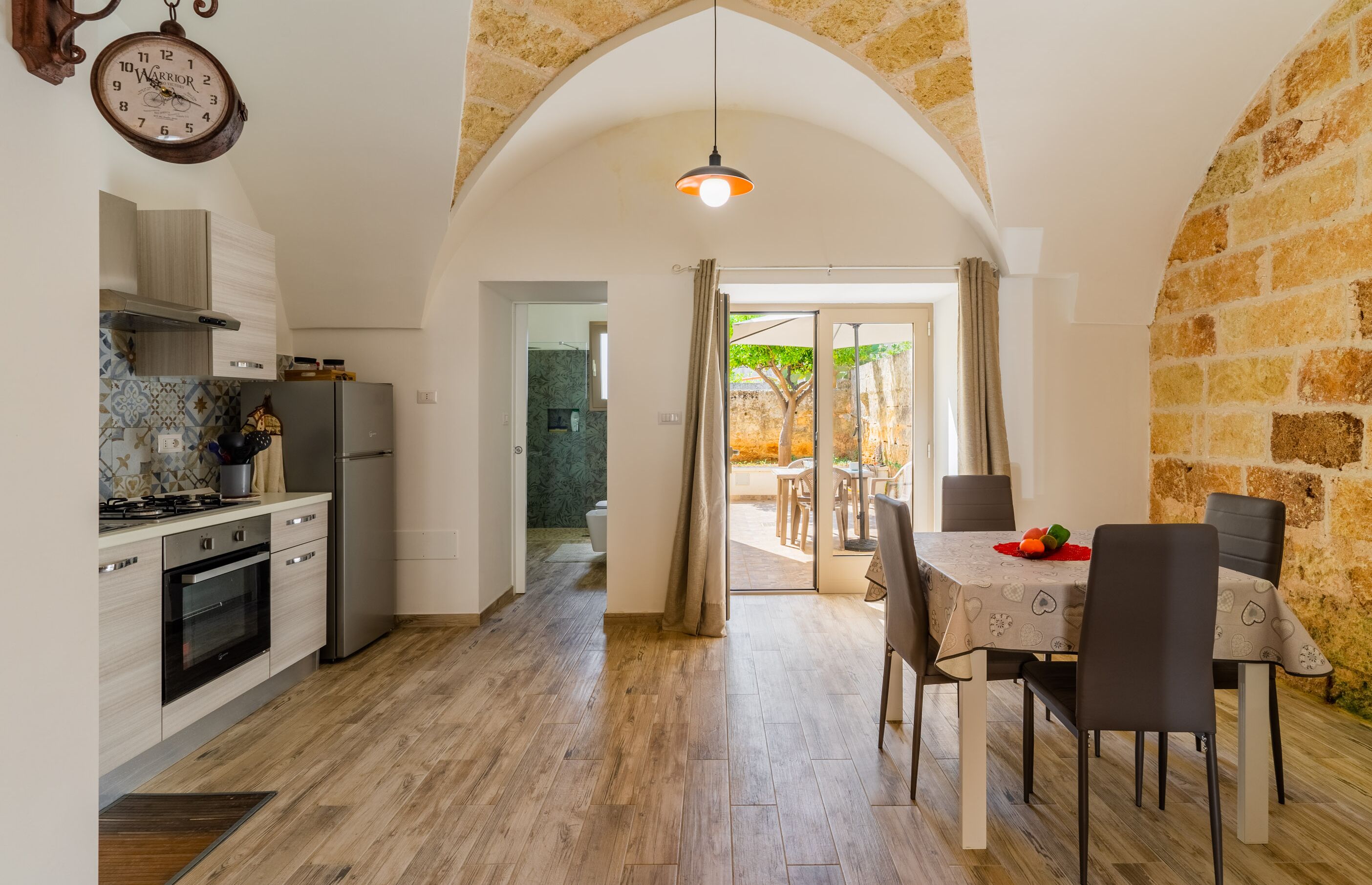 Réfrigérateur, four, plaque de cuisson