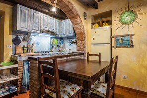 Refrigerador, horno, placa de cocina, cafetera/tetera