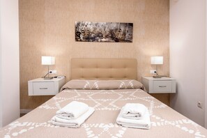 1 chambre, fer et planche Ă repasser, Wi-Fi gratuit, draps fournis