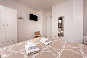 1 habitación, tabla de planchar con plancha, wifi gratis y ropa de cama 