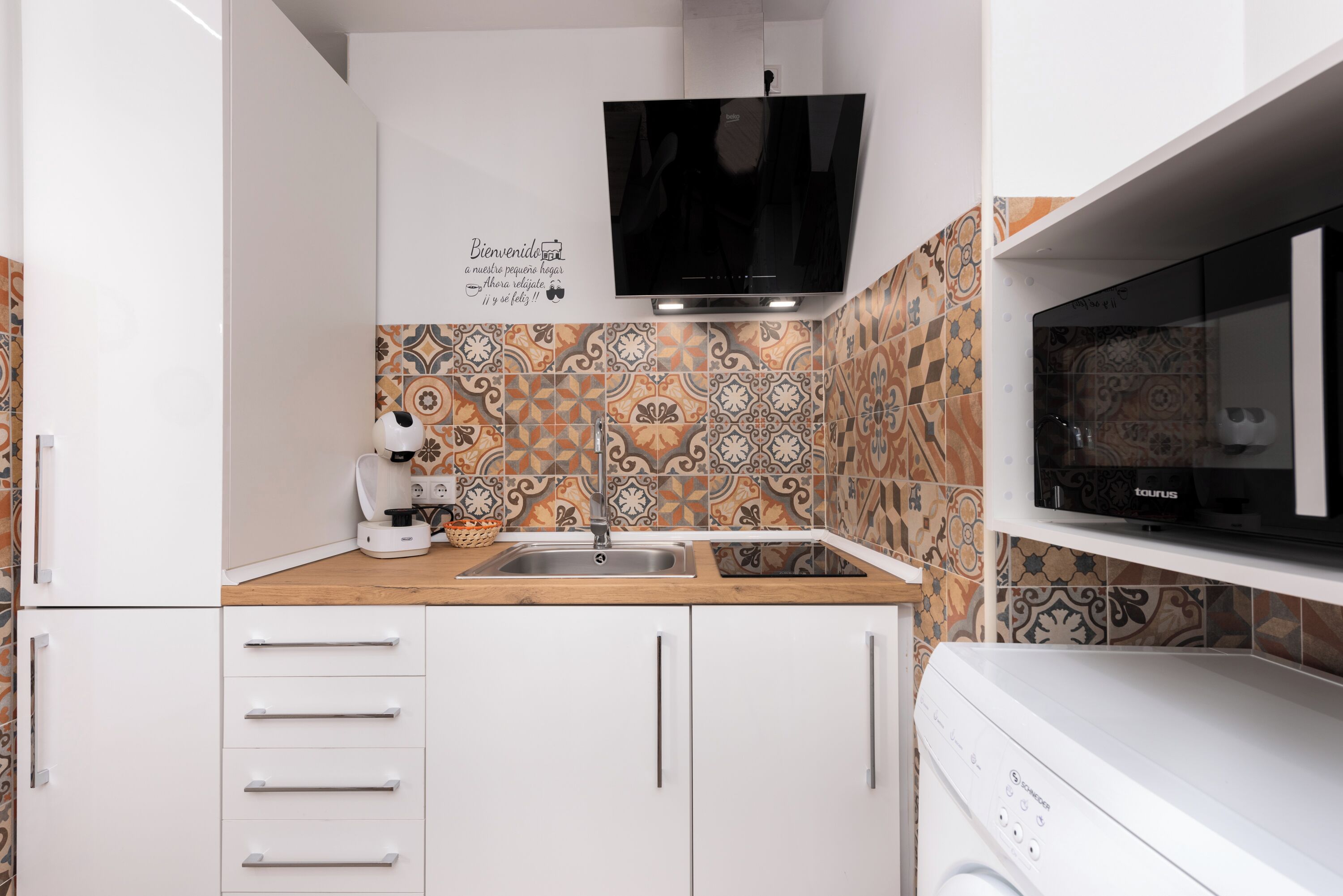 冰箱、微波炉、烤箱、炉灶