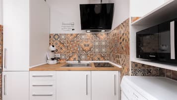 Geladeira, micro-ondas, fogão, cooktop