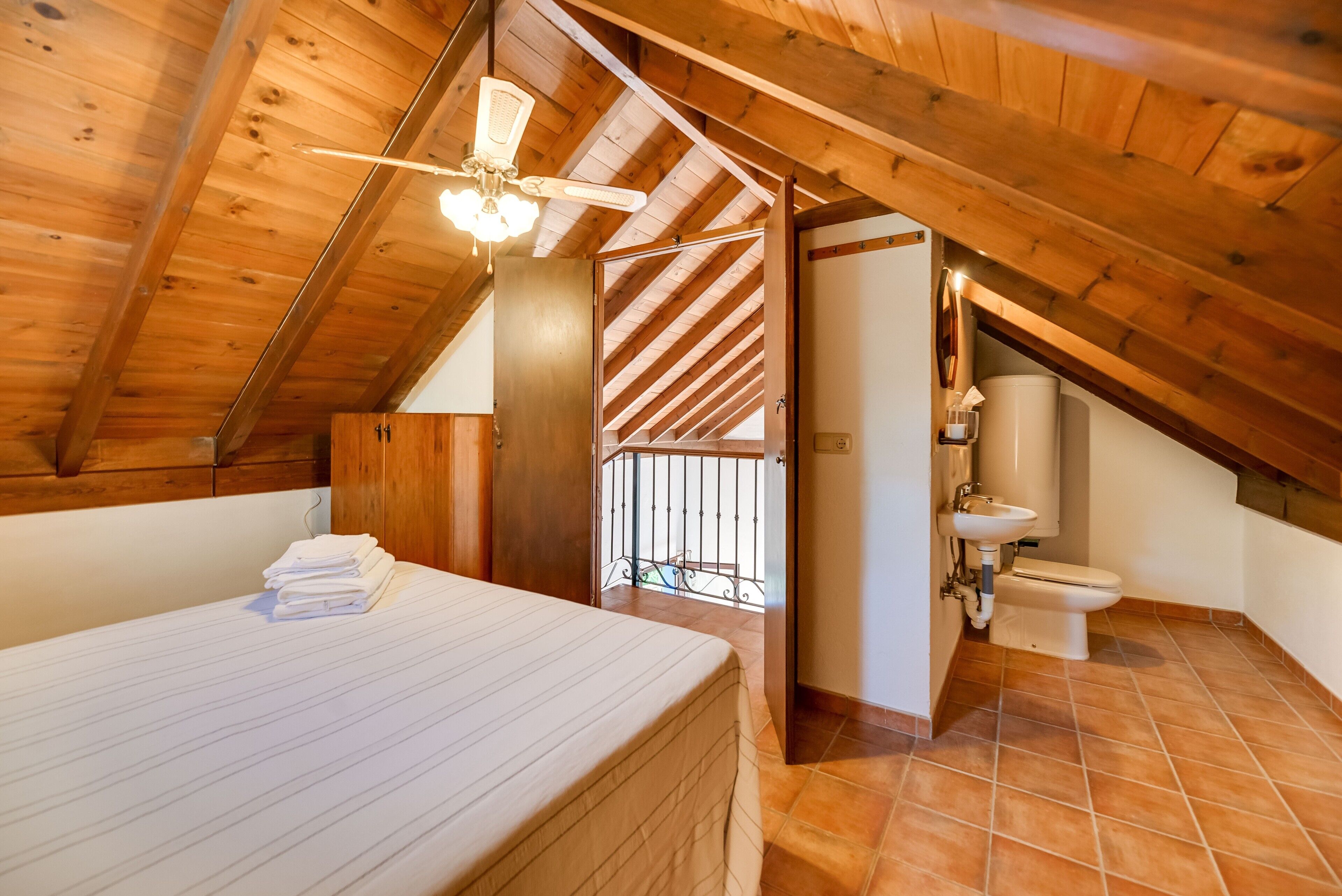 3 dormitorios, tabla de planchar con plancha, wifi gratis y ropa de cama