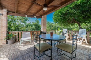 Outdoor dining - Country House 'Casa Rural Entre Ojén Y Marbella' with Mountain View, Private Terrace and Wi-Fi (Ojén)