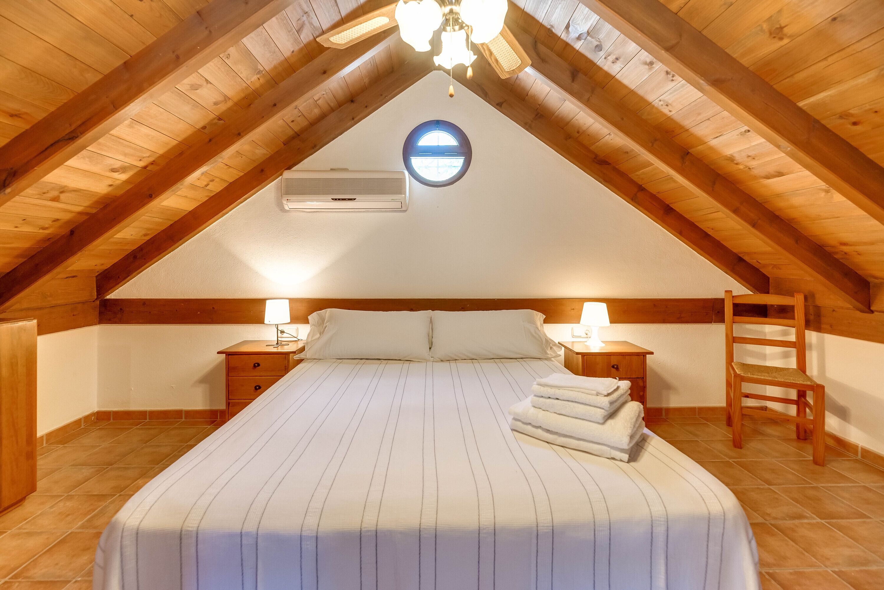 3 slaapkamers, een strijkplank/strijkijzer, gratis wifi, beddengoed