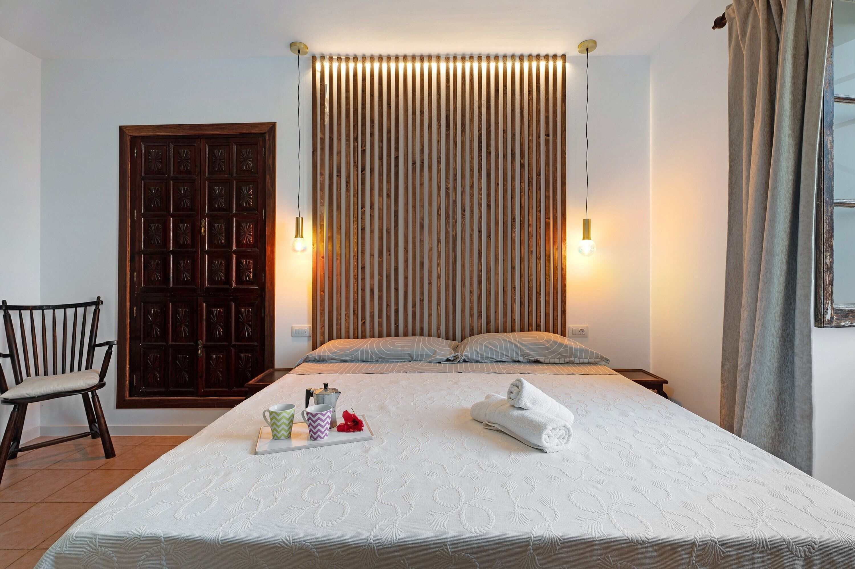 4 bedrooms, iron/ironing board, free WiFi, bed sheets