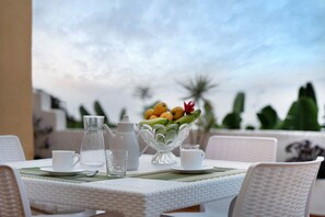 Outdoor dining - Chalet "Casa Barreto" with Sea View, 3 Private Terraces & Wi-Fi (Puerto de la Cruz)