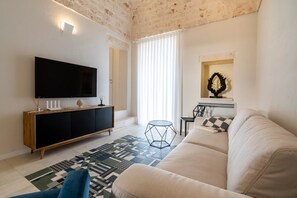 TV - Holiday Apartment "Civico40 Suite" with 2 Private Terraces, Balcony & Wi-Fi (Locorotondo)