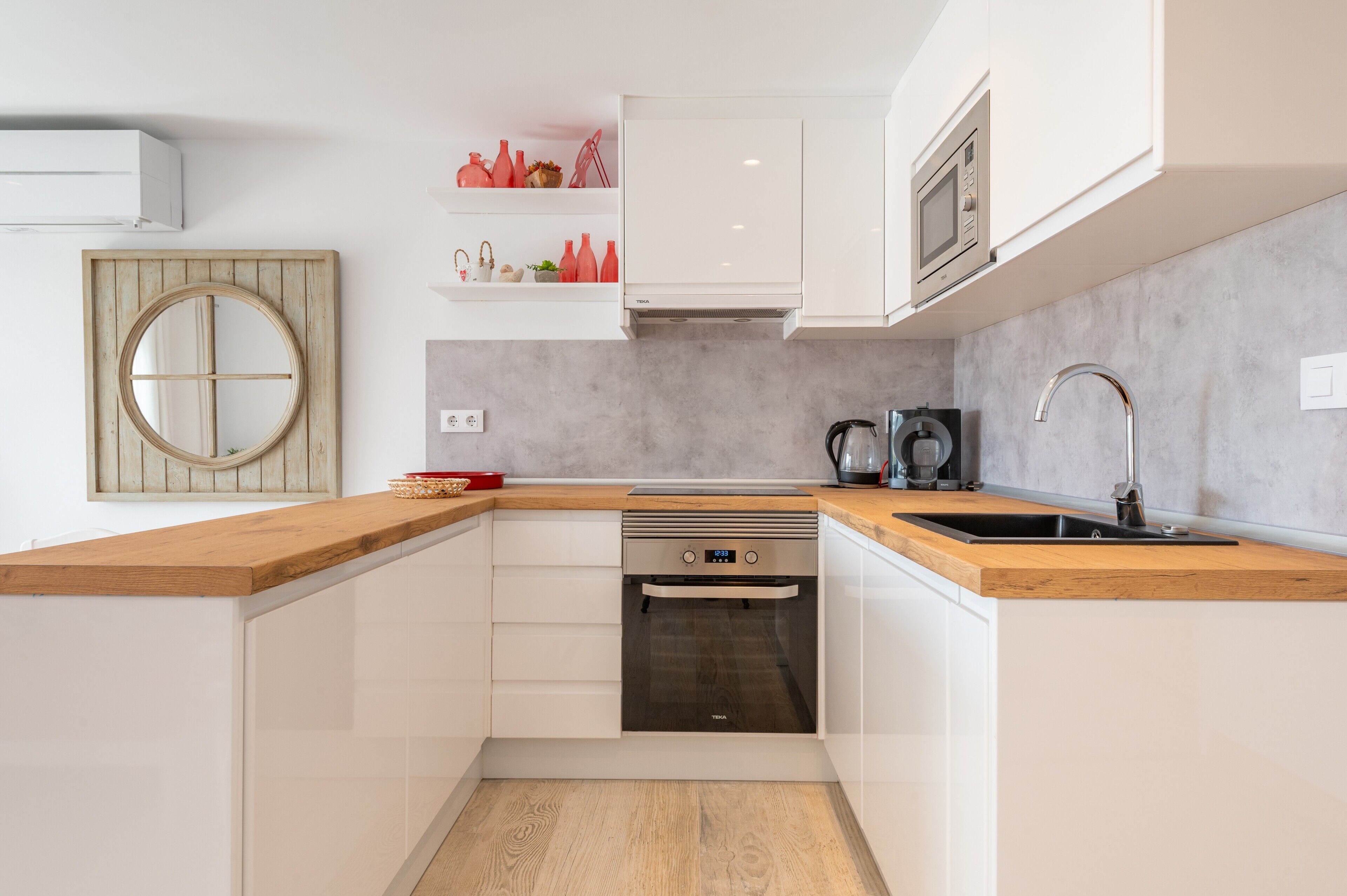 雪櫃、微波爐、焗爐、爐具