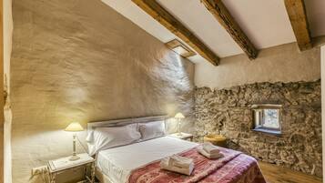 3 slaapkamers, een strijkplank/strijkijzer, gratis wifi, beddengoed