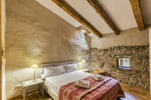 3 bedrooms, iron/ironing board, free WiFi, bed sheets - Holiday Home 'Casa De Pueblo' with Mountain View, Private Terrace and Wi-Fi (CANTALLOPS)