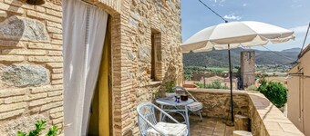 Vakantiehuis 'Casa De Pueblo' met Uitzicht op de Bergen, Privé Terras en Wi-Fi