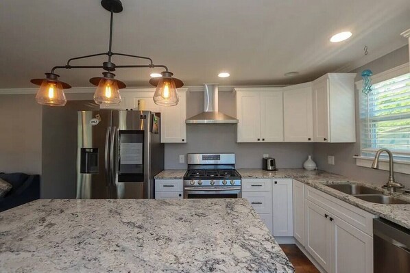 Fridge, oven, dishwasher, coffee/tea maker