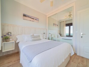 2 bedrooms, iron/ironing board, Internet, bed sheets