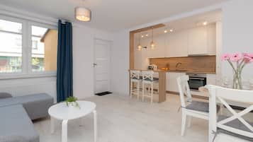 Apartment, 2 Bedrooms, 2 Bathrooms | Living room