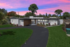 Exterior - Sleeps16 heated Pool Clearwater Beach BBQ Fire Pit (Clearwater)
