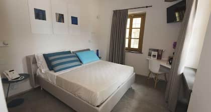 Magnum Queen Room with Garden View