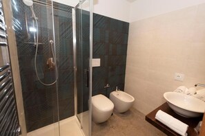 Hårføner og håndklær