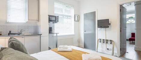 1 camera, ferro/asse da stiro, Wi-Fi, lenzuola