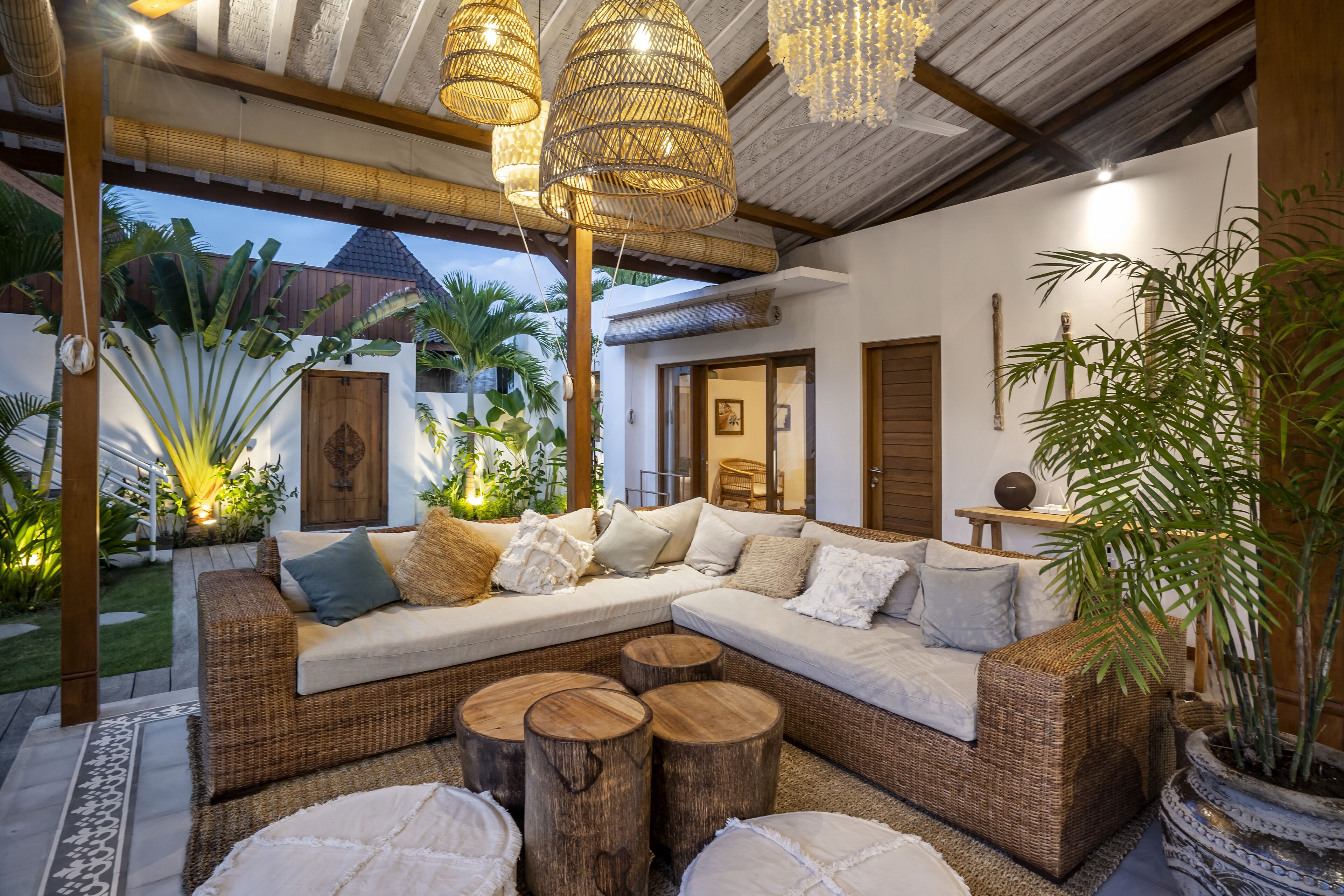 Deluxe Villa, 6 Bedrooms, Private Pool | Living area | 32-inch TV with cable channels