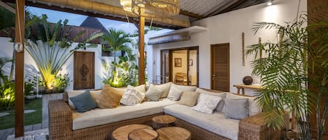 Deluxe Villa, 6 Bedrooms, Private Pool | Living area