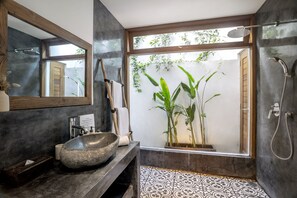Deluxe Villa, 6 Bedrooms, Private Pool | Bathroom | Shower, rainfall showerhead, hair dryer, towels