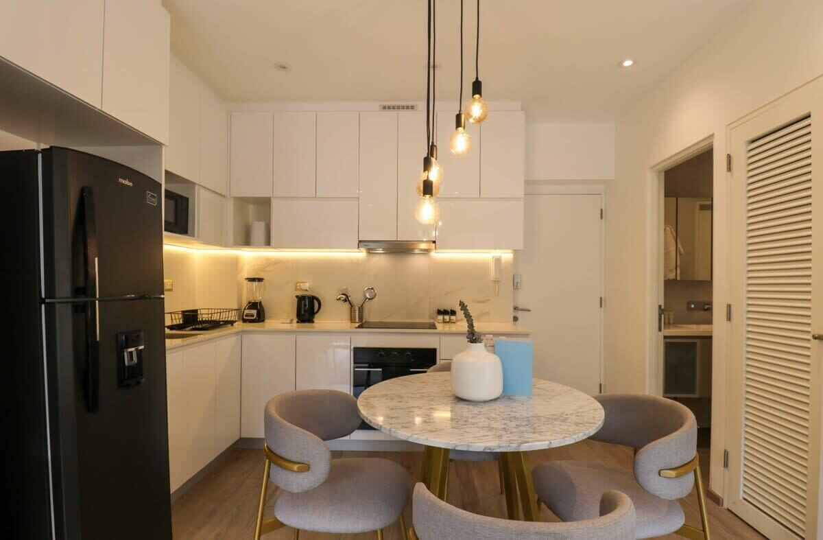 Fridge, microwave, oven, stovetop