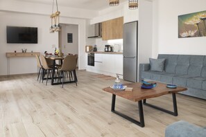 Een smart-tv en een open haard