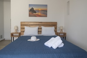 2 bedrooms, in-room safe, iron/ironing board, travel crib - Elixrysos Apartment 1 (PITSIDIA)