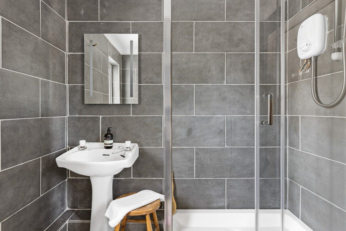 Fresh Escapes - Bramblewood- Maidencombe Sleeps 6 - Bathroom