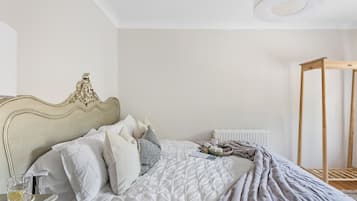 3 bedrooms, iron/ironing board, travel crib, free WiFi