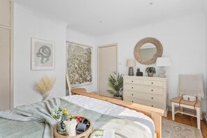 3 bedrooms, iron/ironing board, travel cot, free WiFi