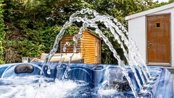 Fresh Escapes - Bramblewood- Maidencombe Sleeps 6 - Hot Tub