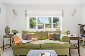 Smart-TV, Kamin, Arbeitsbereiche