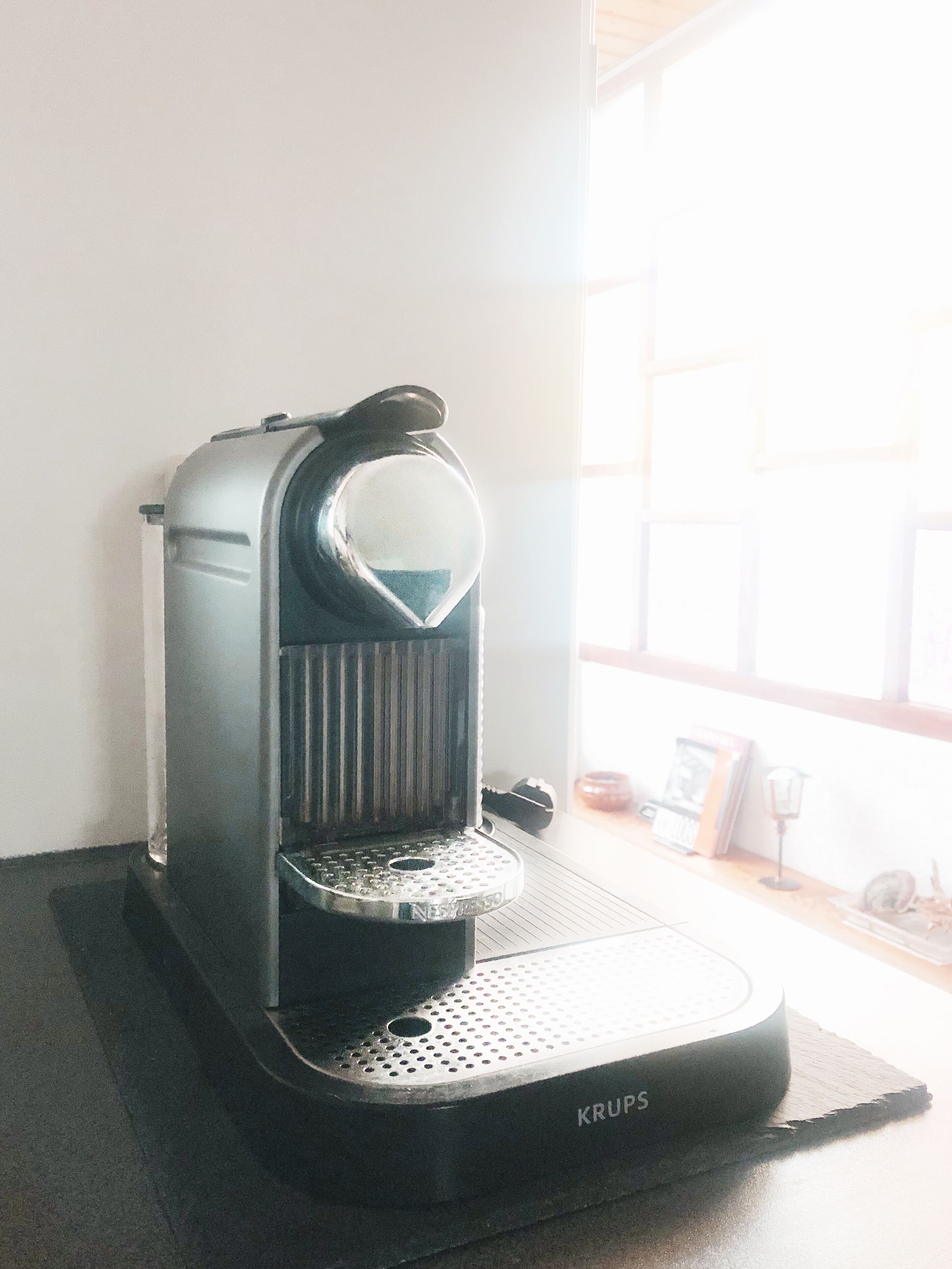 Nespresso-Kaffeemaschine inkl. Tabs und Milchschäumer
