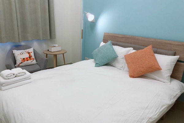 Chambre Confort double | Rideaux d’obscurcissement, accès au Wi-Fi (inclus)